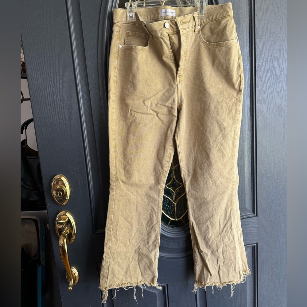 Loft size 6 women’s khaki jeans